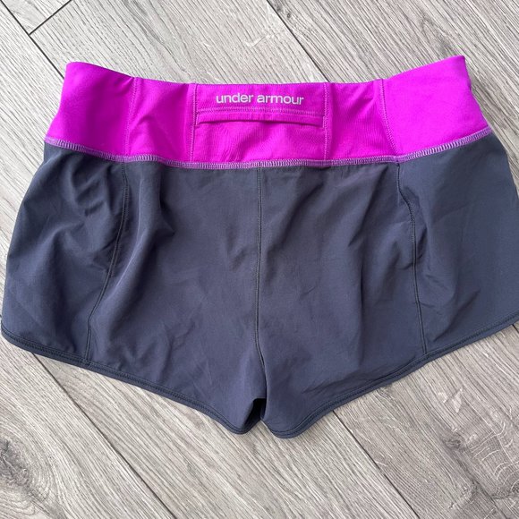 Women's Under Armour Running Shorts Size Medium - Picture 2 of 3